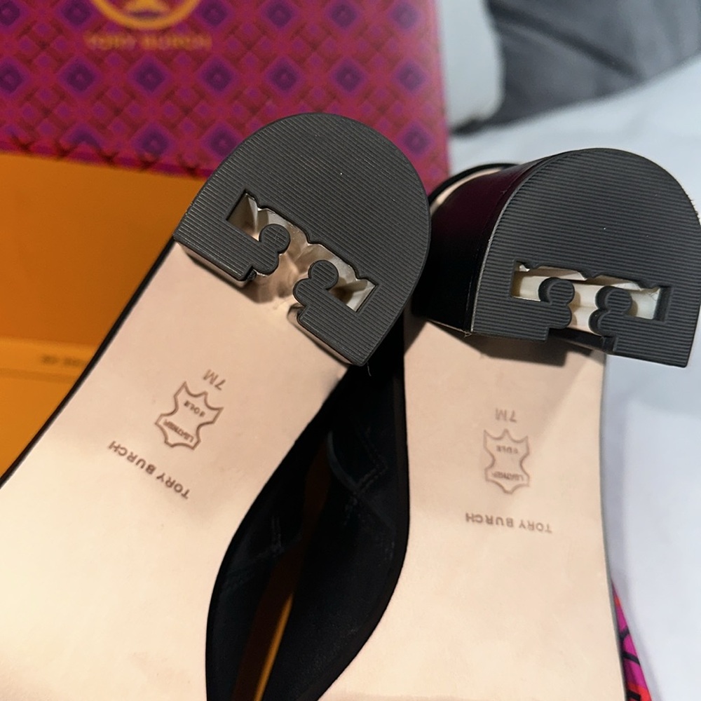 TORY BURCH Brooke Stamped Bootie Heel Leather Black Side Zip and Elastic Size 7. - Picture 8 of 16